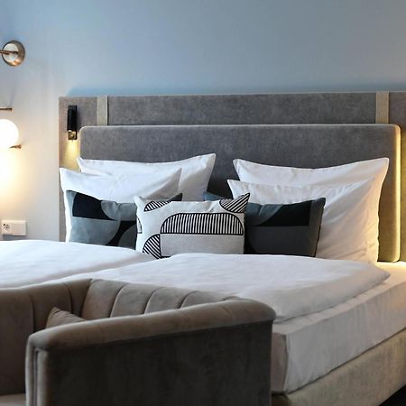 Hotel Elephant Weimar, Autograph Collection Esterno foto A bedroom at the hotel