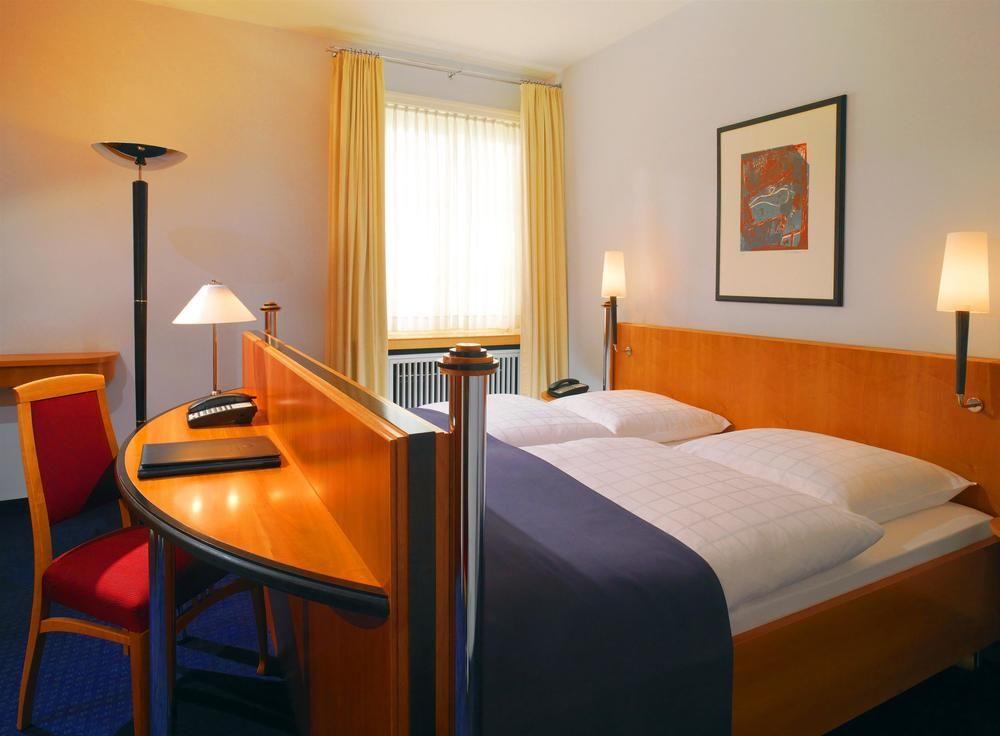 Hotel Elephant Weimar, Autograph Collection Esterno foto A typical room at a hotel