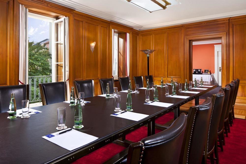 Hotel Elephant Weimar, Autograph Collection Esterno foto The boardroom at the London School of Economics