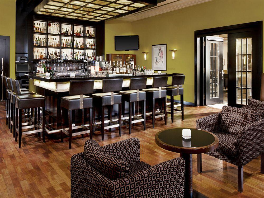Hotel Elephant Weimar, Autograph Collection Esterno foto The bar at the Westin