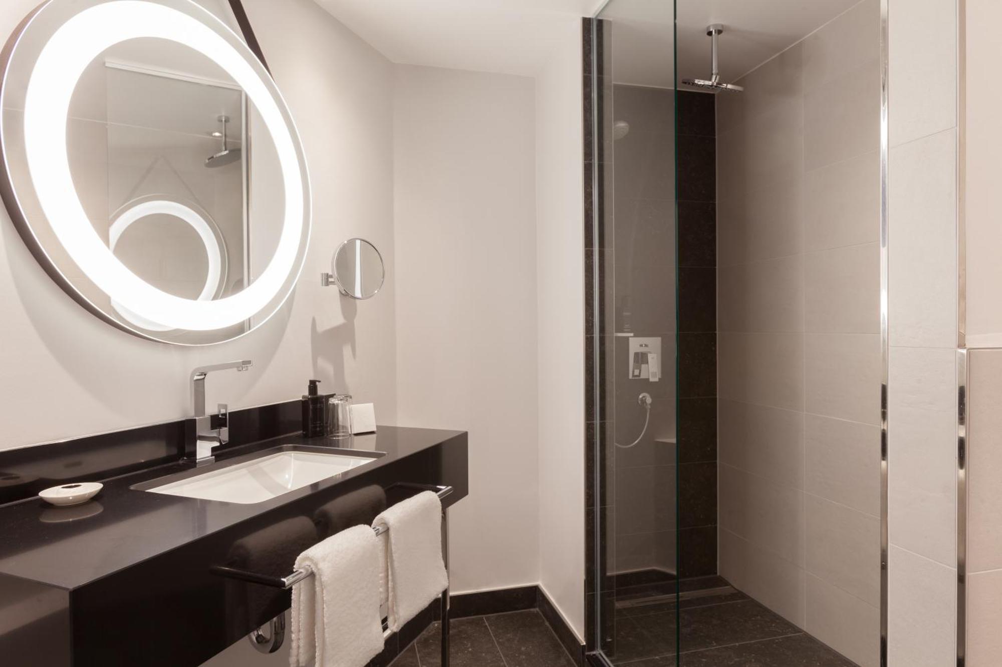 Hotel Elephant Weimar, Autograph Collection Esterno foto Bathroom