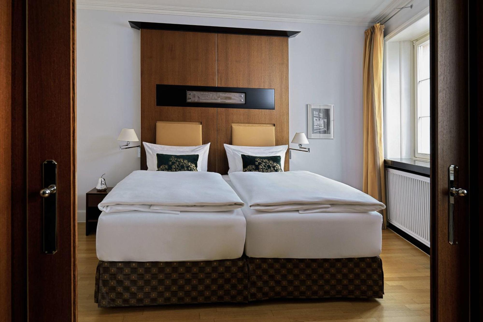 Hotel Elephant Weimar, Autograph Collection Esterno foto A room at the Hotel de Saxe