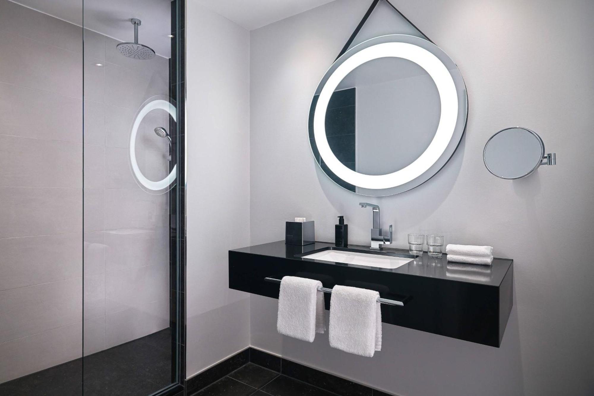 Hotel Elephant Weimar, Autograph Collection Esterno foto Bathroom
