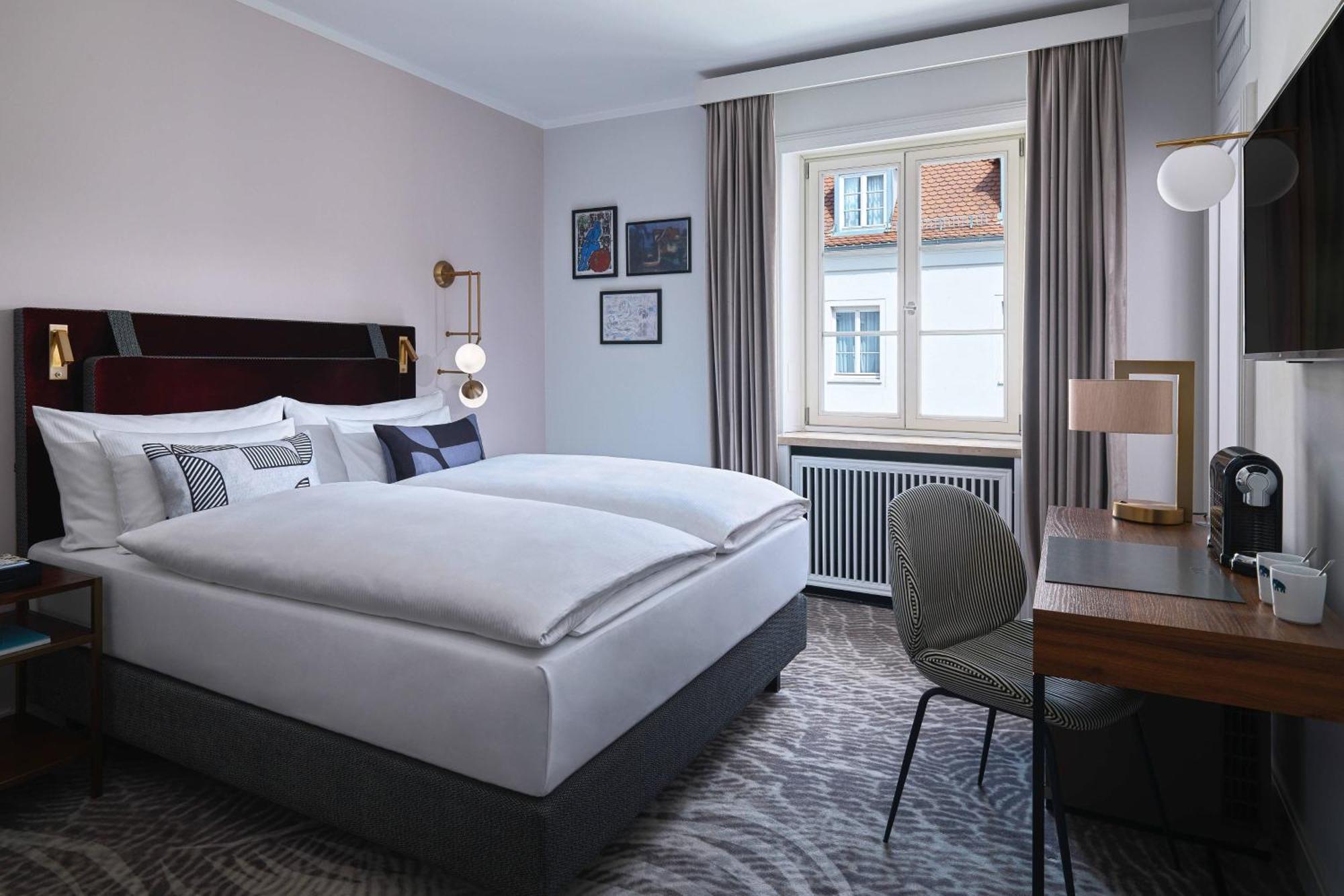 Hotel Elephant Weimar, Autograph Collection Esterno foto A room at the hotel