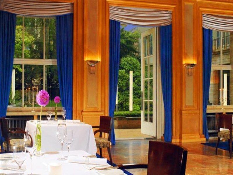 Hotel Elephant Weimar, Autograph Collection Esterno foto The restaurant