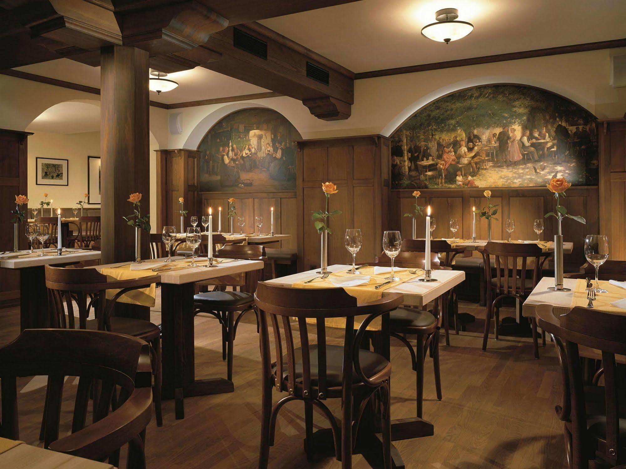 Hotel Elephant Weimar, Autograph Collection Esterno foto Interior of the restaurant